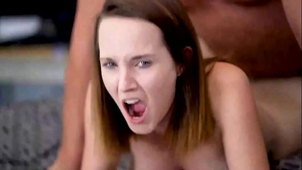 Film xxx cu o tipa care fumeaza o tigara si este fututa pe la spate