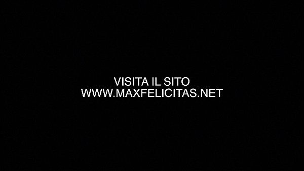 Film porno in care o femeie bruneta da din cur si doreste sex tare